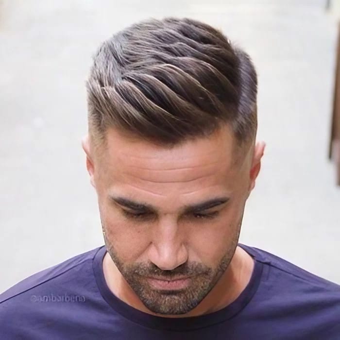 Which Side Should I Part My Hair? Discovering Your Best Look 3 Which Side Should I Part My Hair