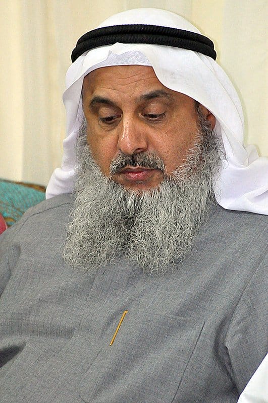 A man with The-Rough-and-long-Beard-sunnah
