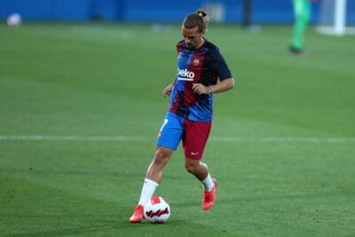 These 7 Antoine Griezmann Haircuts Football Fans Can Copy 3 Antoine Griezmann V-Cut Ponytail Haircut