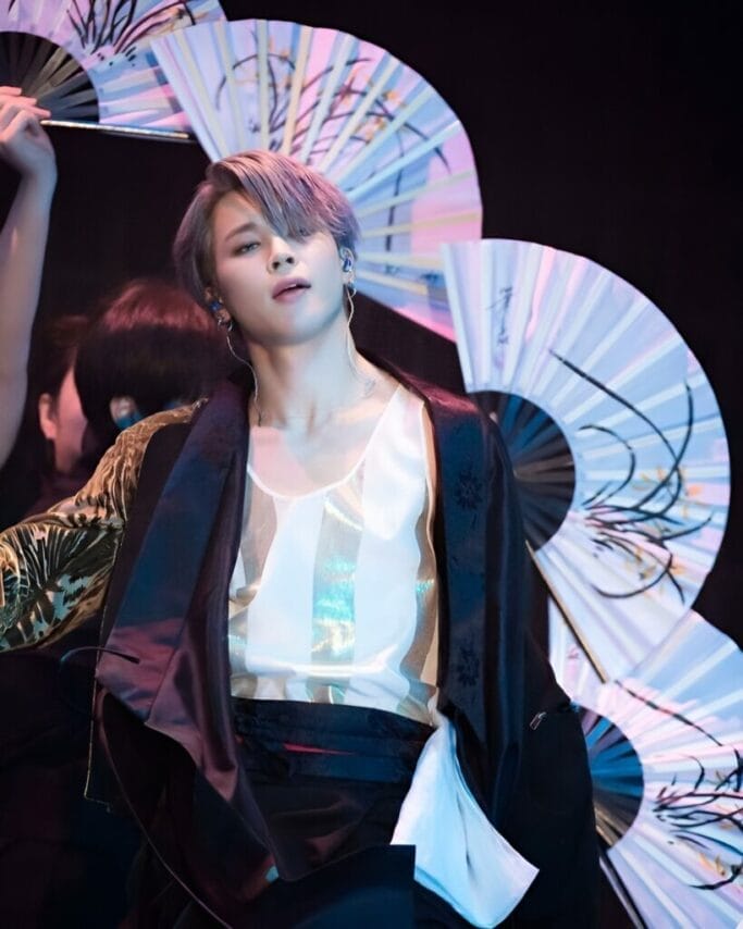 18 Jaw-Dropping Jimin Hairstyles You Have to See! 19 Jimin Hairstyles 21 18 Jaw-Dropping Jimin Hairstyles You Have to See!