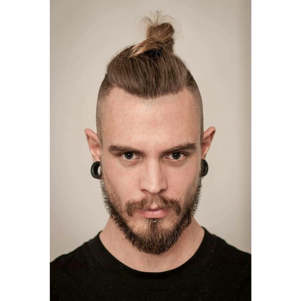 Top Knot For A Man: Creating and Maintaining a Top Knot Hairstyle 1 Top Knot Man Bun Hairstyle