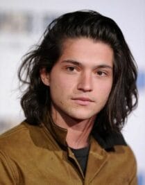 40 Actors long Hair Ultimate Showdown 10 Thomas McDonell (Actors long Hair)