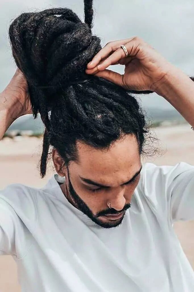 50 Dreadlocks for men that will put people in a dazzling trans 14 Dreadlocks for men