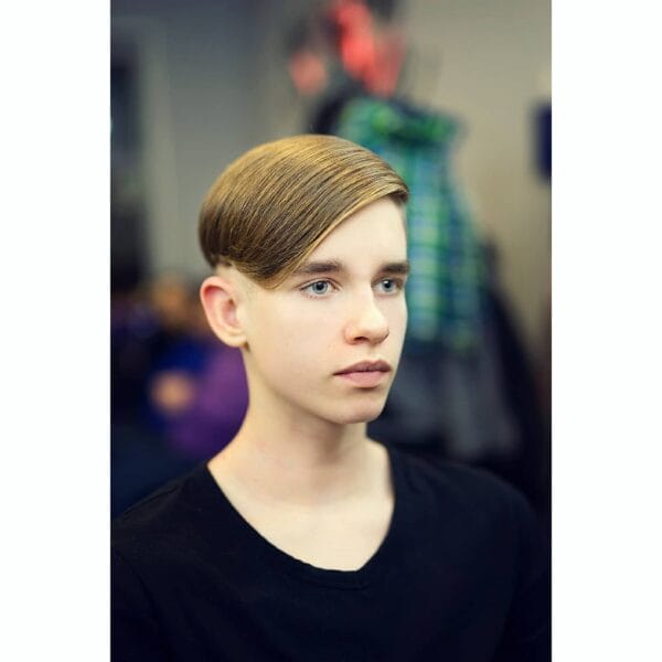 Razor  cut middle Part Curtain Haircut