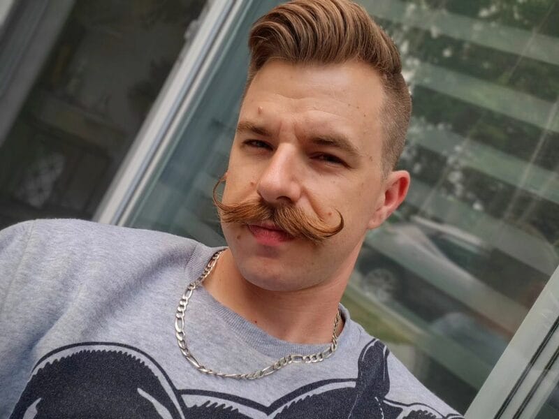 How to Curl Mustache: Unravel the Secret to Dapper Charm! 1 How to Curl Mustache: Unravel the Secret to Dapper Charm!