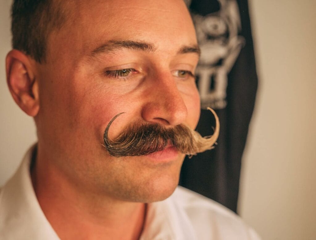 Handlebar Mustache: A Timeless Classic for the Modern Man! 4 Handlebar Mustache