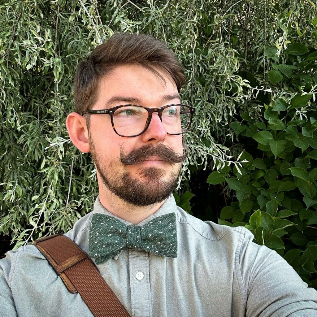 How to Curl Mustache: Unravel the Secret to Dapper Charm! 2 How to Curl Mustache: Unravel the Secret to Dapper Charm!