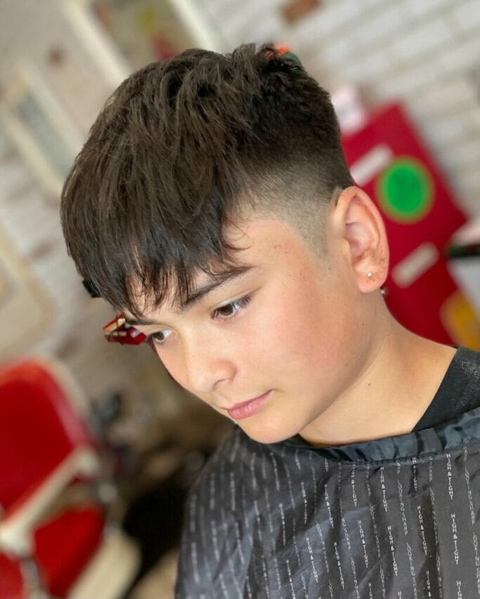 Best men's hairstyles for oval faces. A complete guide. 19 Long Textured Fringe for Oval Faces