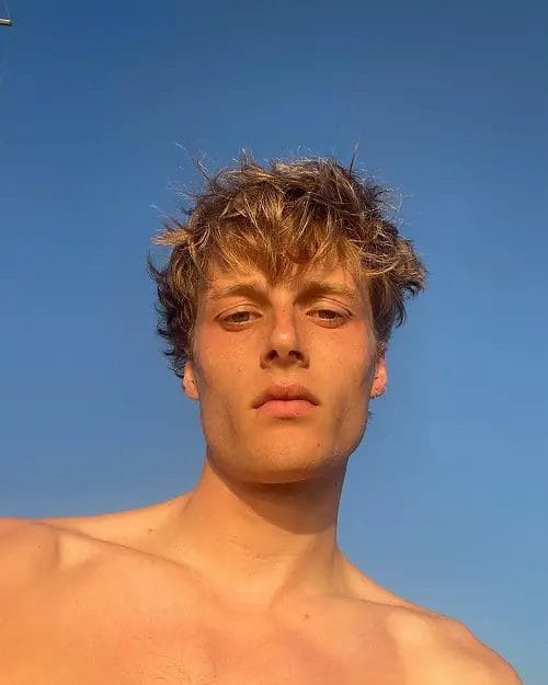 Spicy-Looking Parted Tousled Surfer Hair