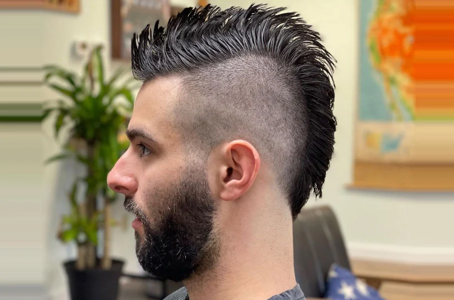 Defying Convention: The Daring World of Reverse Mohawk Hair 4 The Daring World of Reverse Mohawk Hair