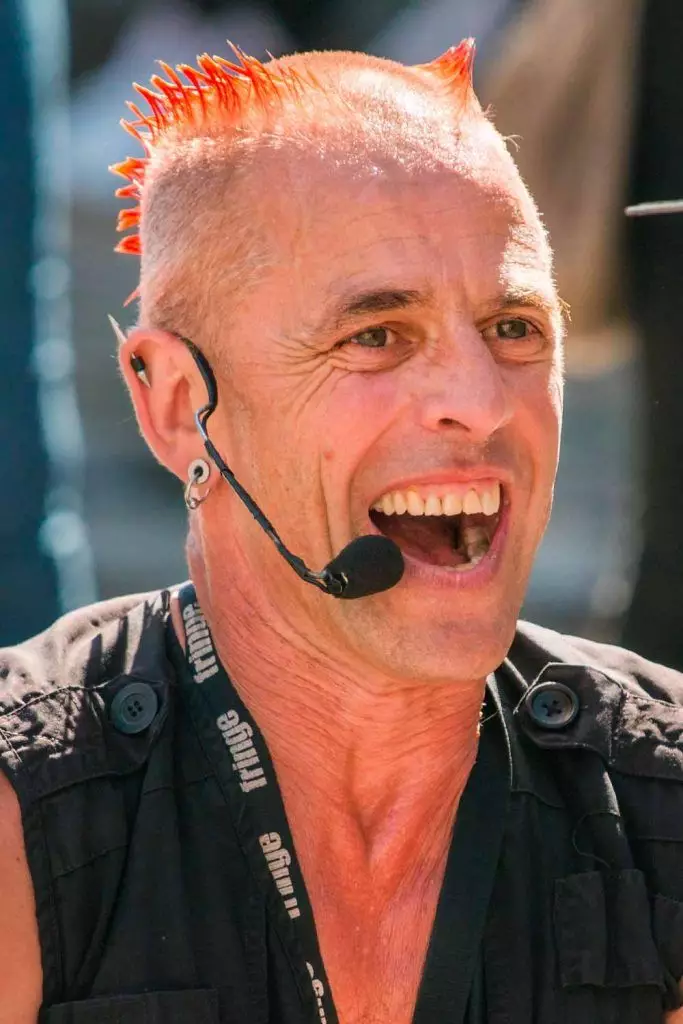 Defying Convention: The Daring World of Reverse Mohawk Hair 8 World of Reverse Mohawk Hair
