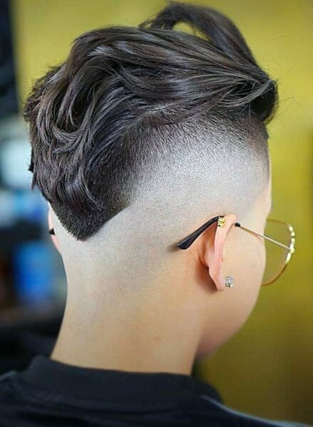 39 Cool V-Shaped Neckline Haircuts For Men in 2024 | Hairstyles haircuts, V  shaped haircut, Curly hair styles